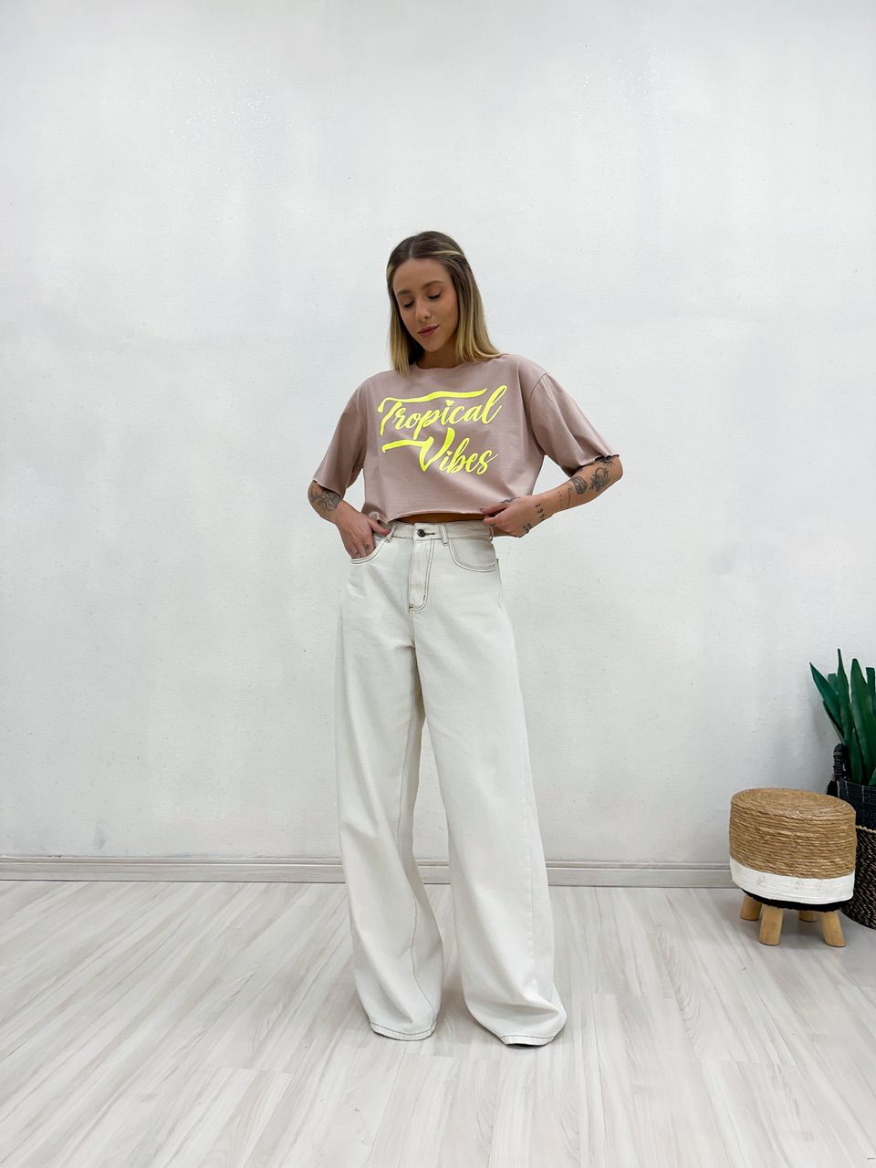 CROPPED TROPICAL VIBES NUDE