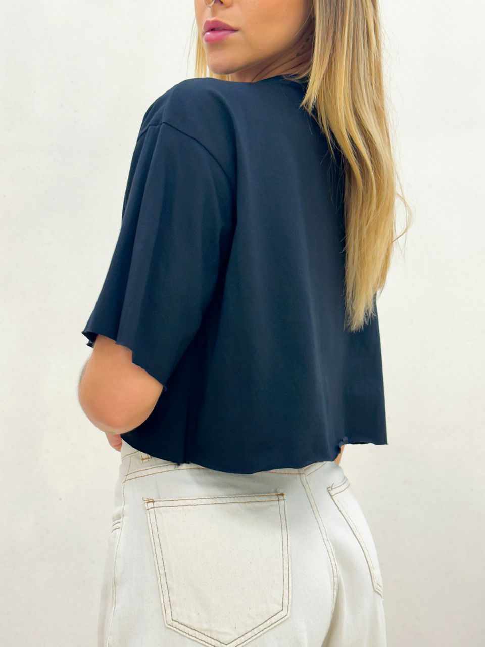 CROPPED TROPICAL VIBES PRETO