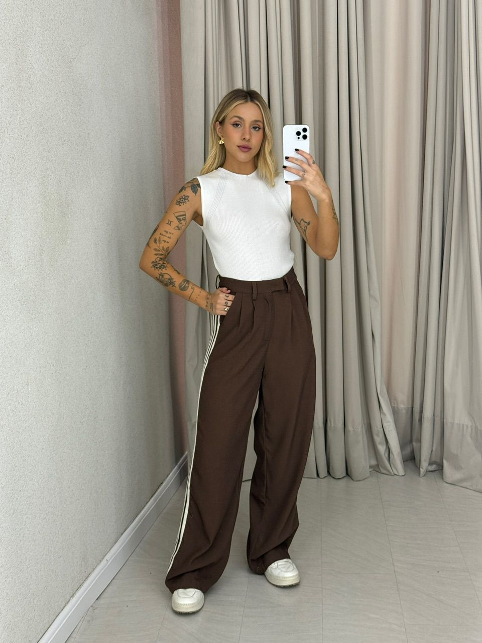 CALÇA NATALIA LISTRAS MARROM