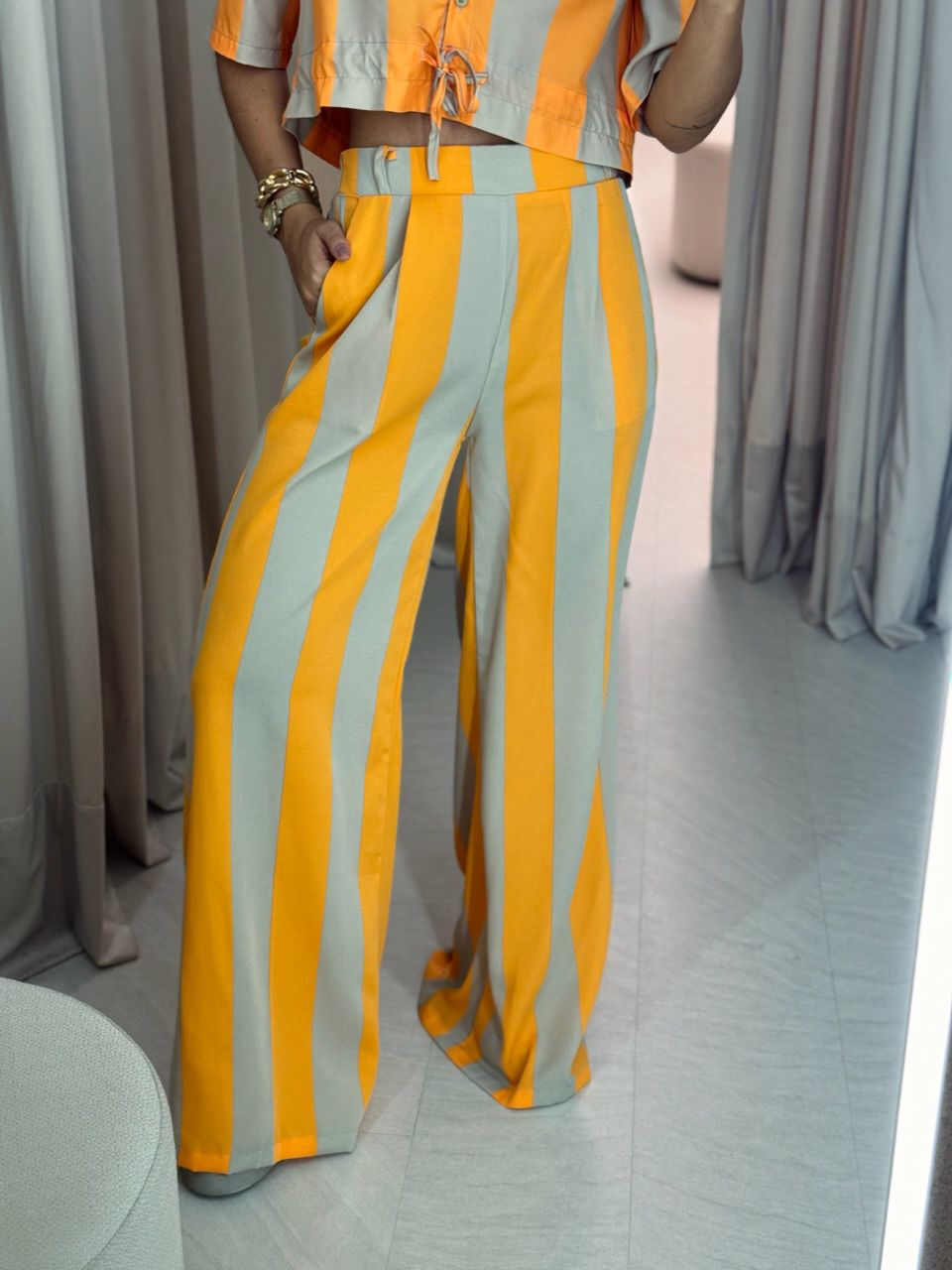 CALÇA MEG LISTRADA LARANJA