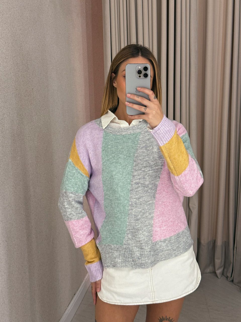 TRICOT LEVE LISTRAS CINZA