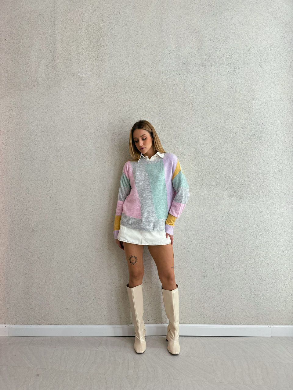 TRICOT LEVE LISTRAS CINZA