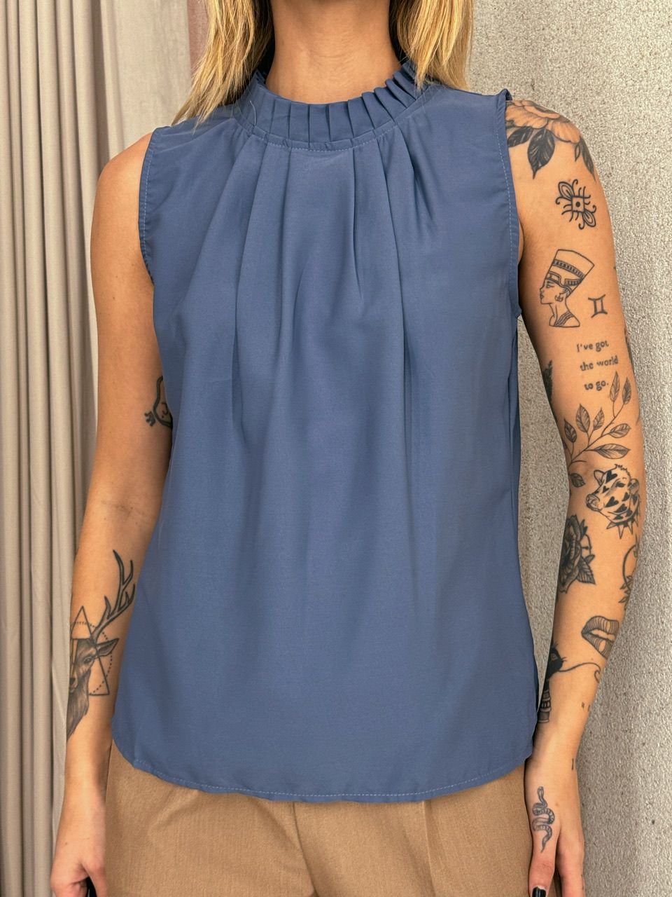 BLUSA LAVÍNIA GOLA DRAPEADA AZUL PETROLEO