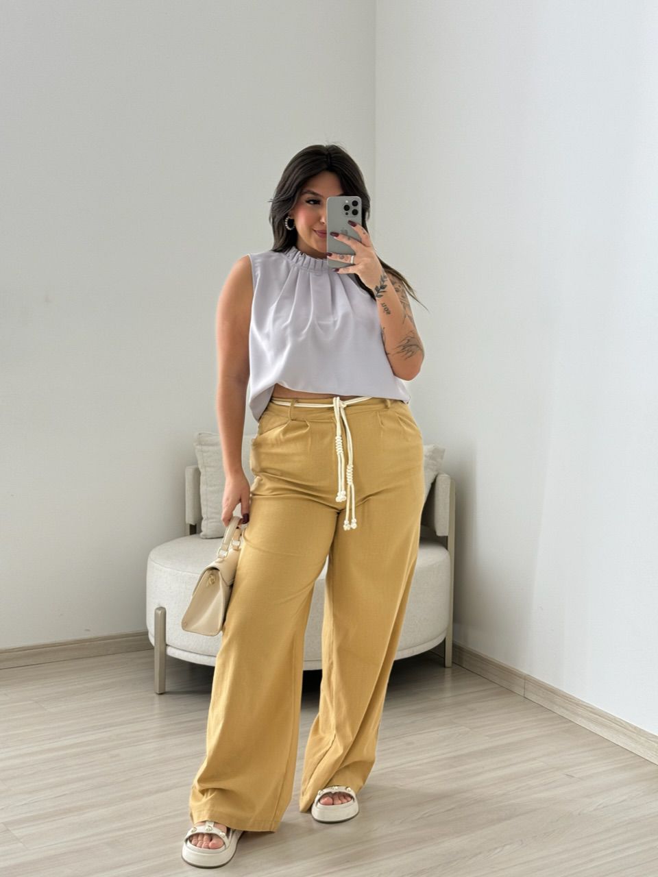 BLUSA LAVÍNIA GOLA DRAPEADA CINZA CLARO
