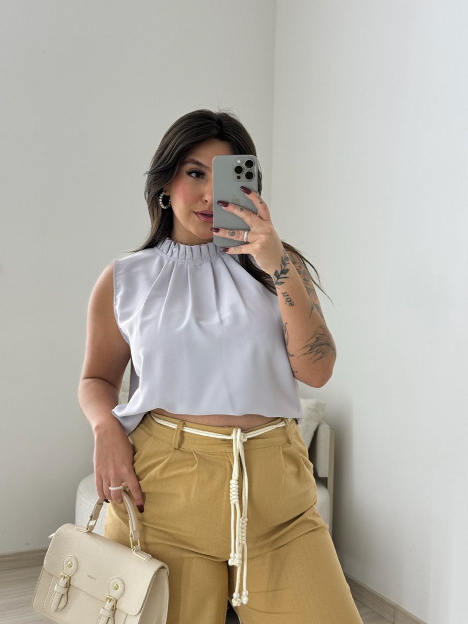BLUSA LAVÍNIA GOLA DRAPEADA CINZA CLARO