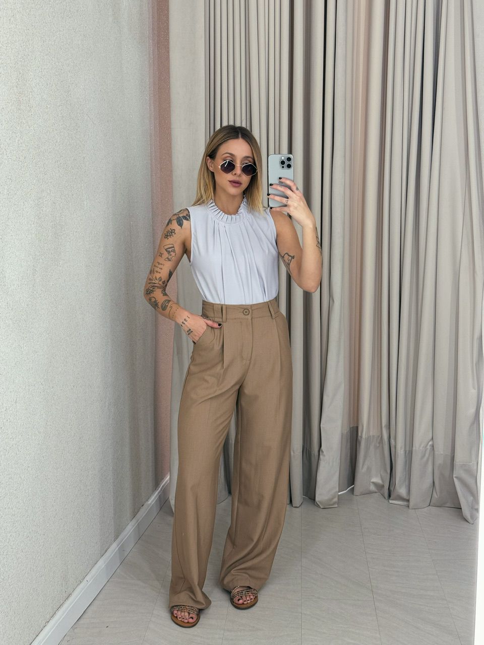 BLUSA LAVÍNIA GOLA DRAPEADA CINZA CLARO