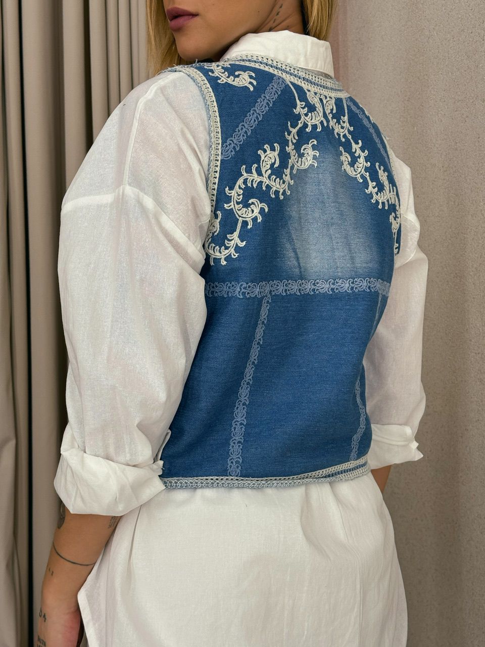 COLETE JEANS BORDADO AZUL