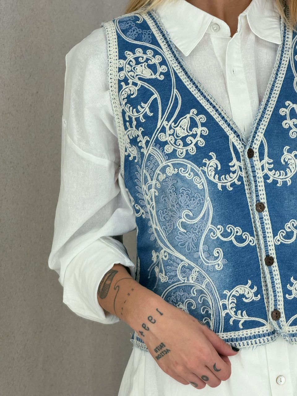 COLETE JEANS BORDADO AZUL