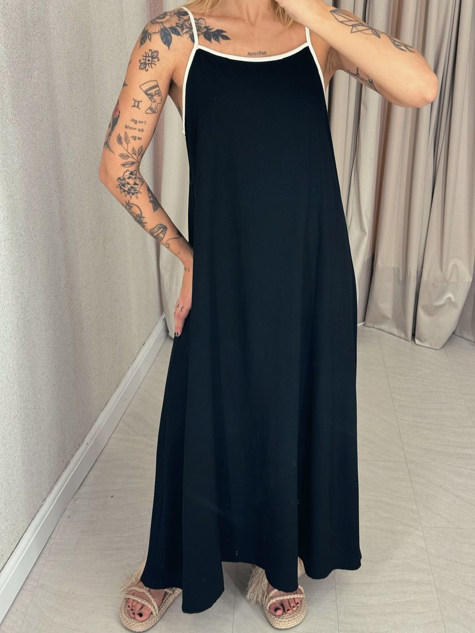 VESTIDO ANA JÚLIA LINHO PRETO
