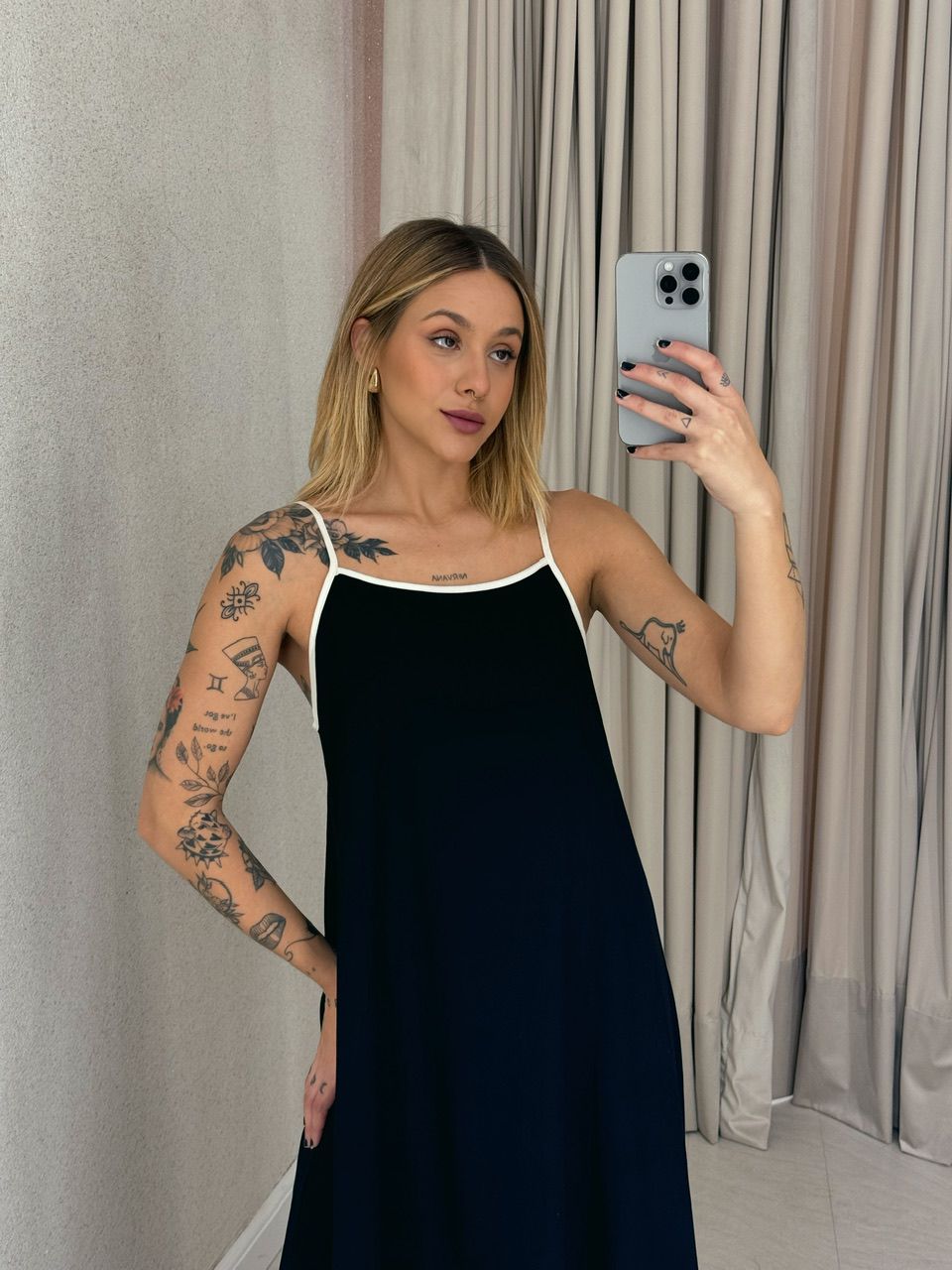 VESTIDO ANA JÚLIA LINHO PRETO