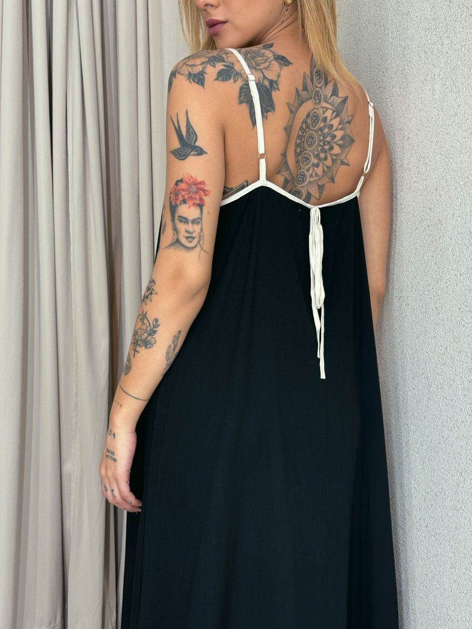 VESTIDO ANA JÚLIA LINHO PRETO