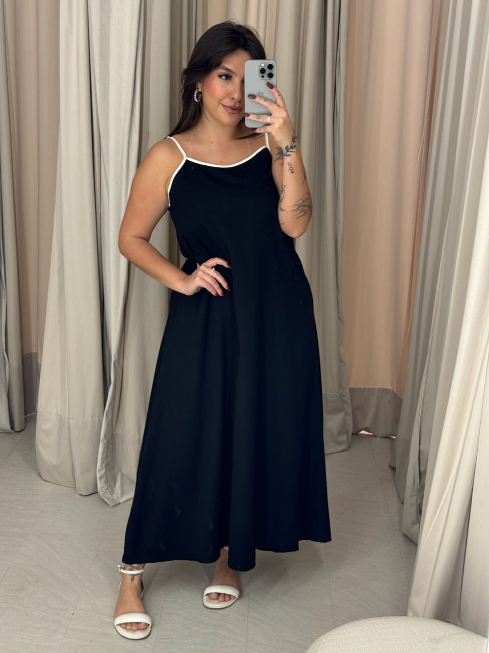 VESTIDO ANA JÚLIA LINHO PRETO