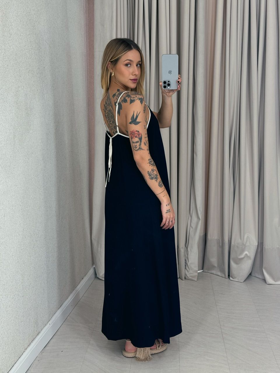 VESTIDO ANA JÚLIA LINHO PRETO