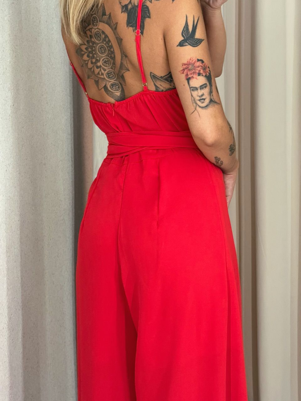 MACACÃO AMANDA ALÇA VERMELHO