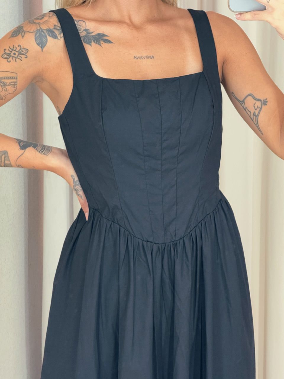 VESTIDO LAILA LONGUETE PRETO
