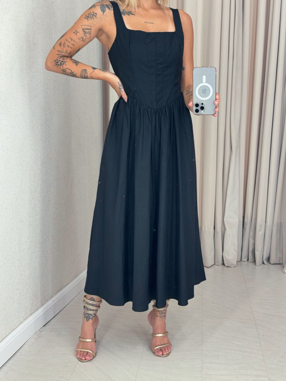 VESTIDO LAILA LONGUETE PRETO