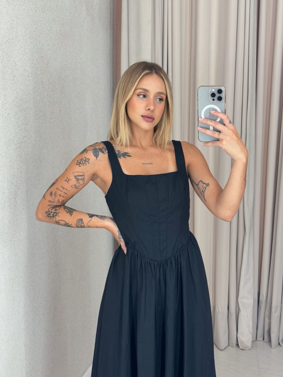 VESTIDO LAILA LONGUETE PRETO