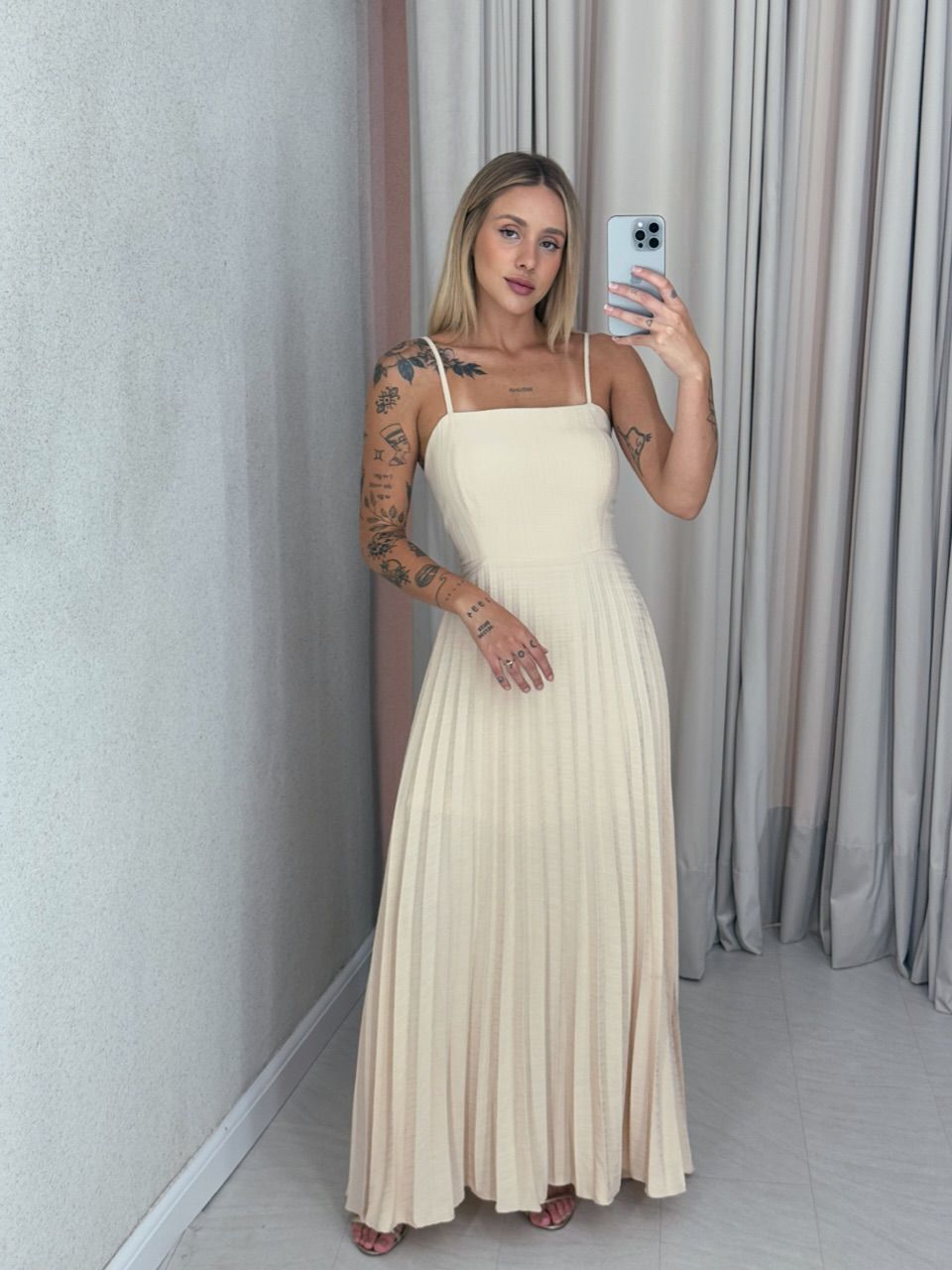 VESTIDO ALINE PLISSADO NUDE - 0058600049 - CAROLLA FERRARO