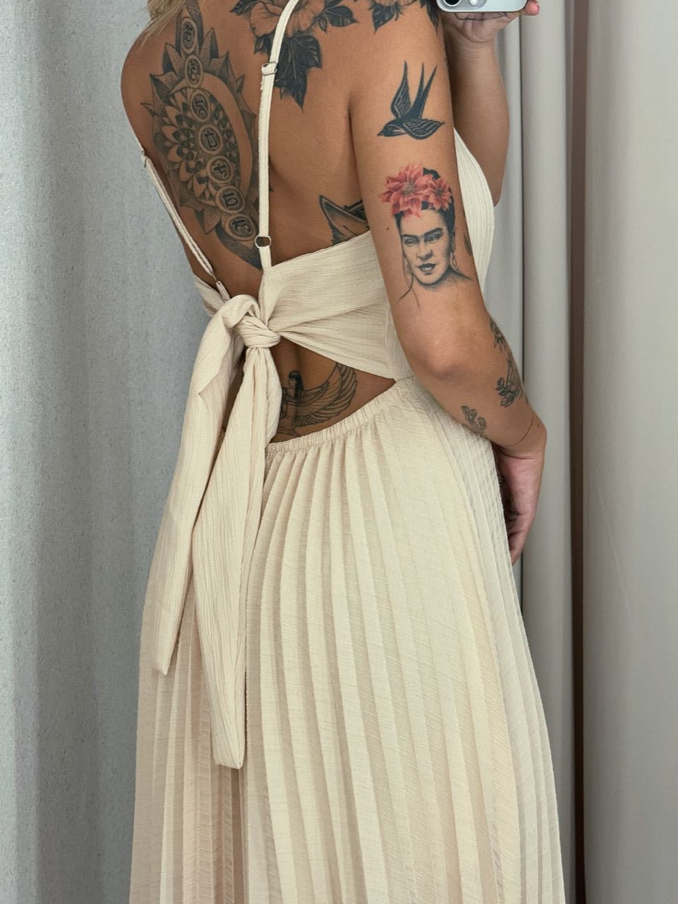 VESTIDO ALINE PLISSADO NUDE