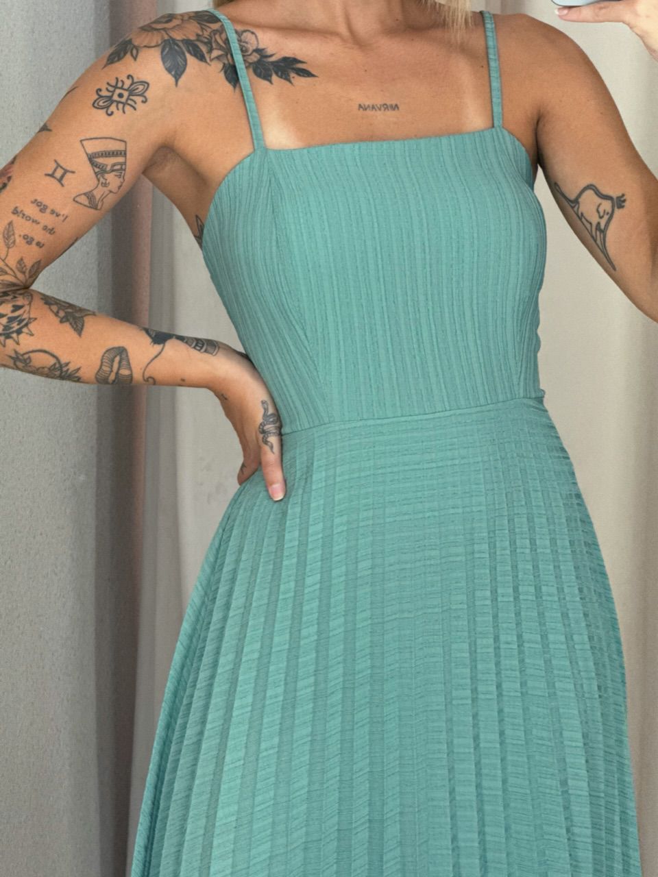 VESTIDO ALINE PLISSADO PISTACHE