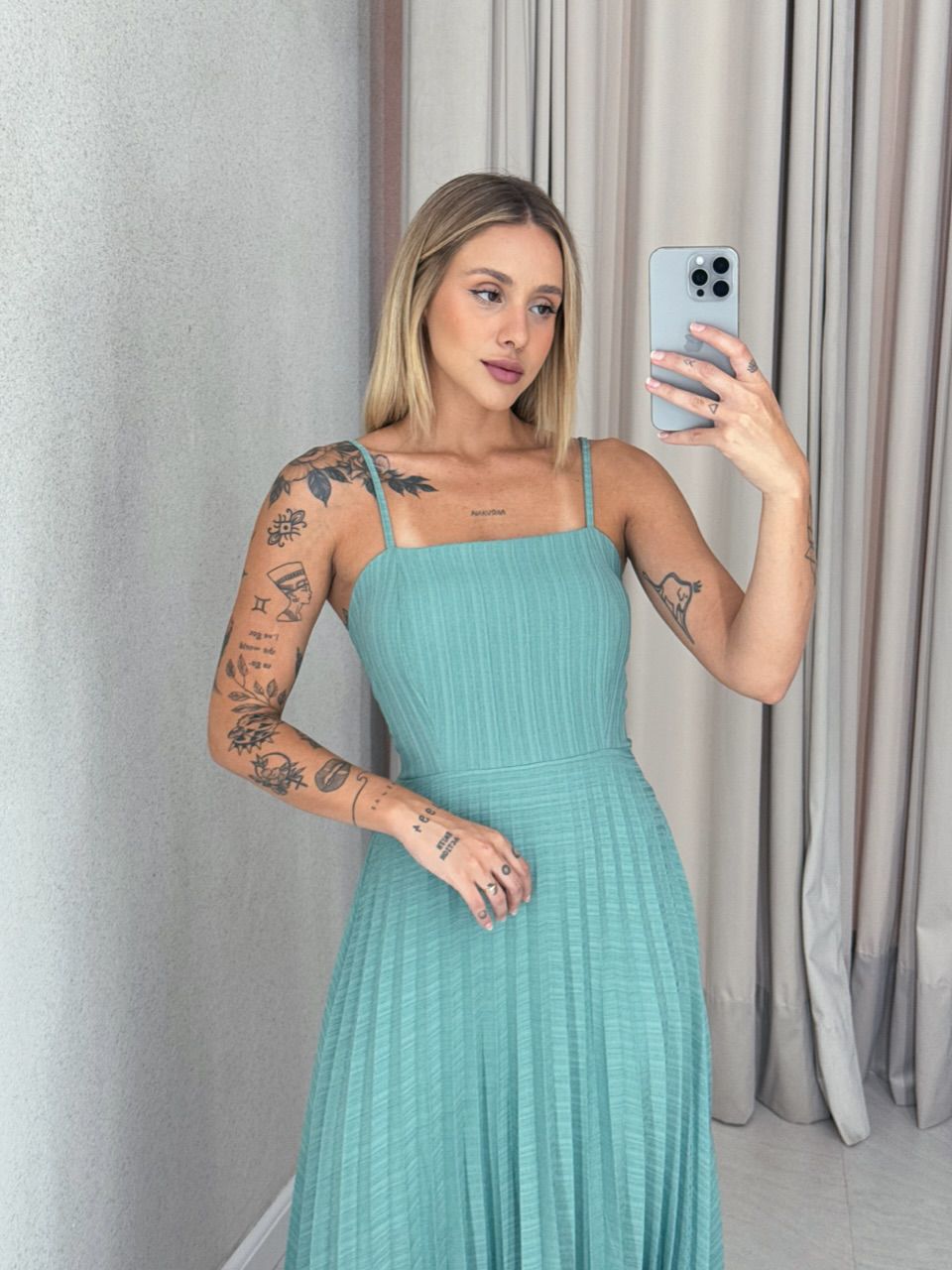 VESTIDO ALINE PLISSADO PISTACHE