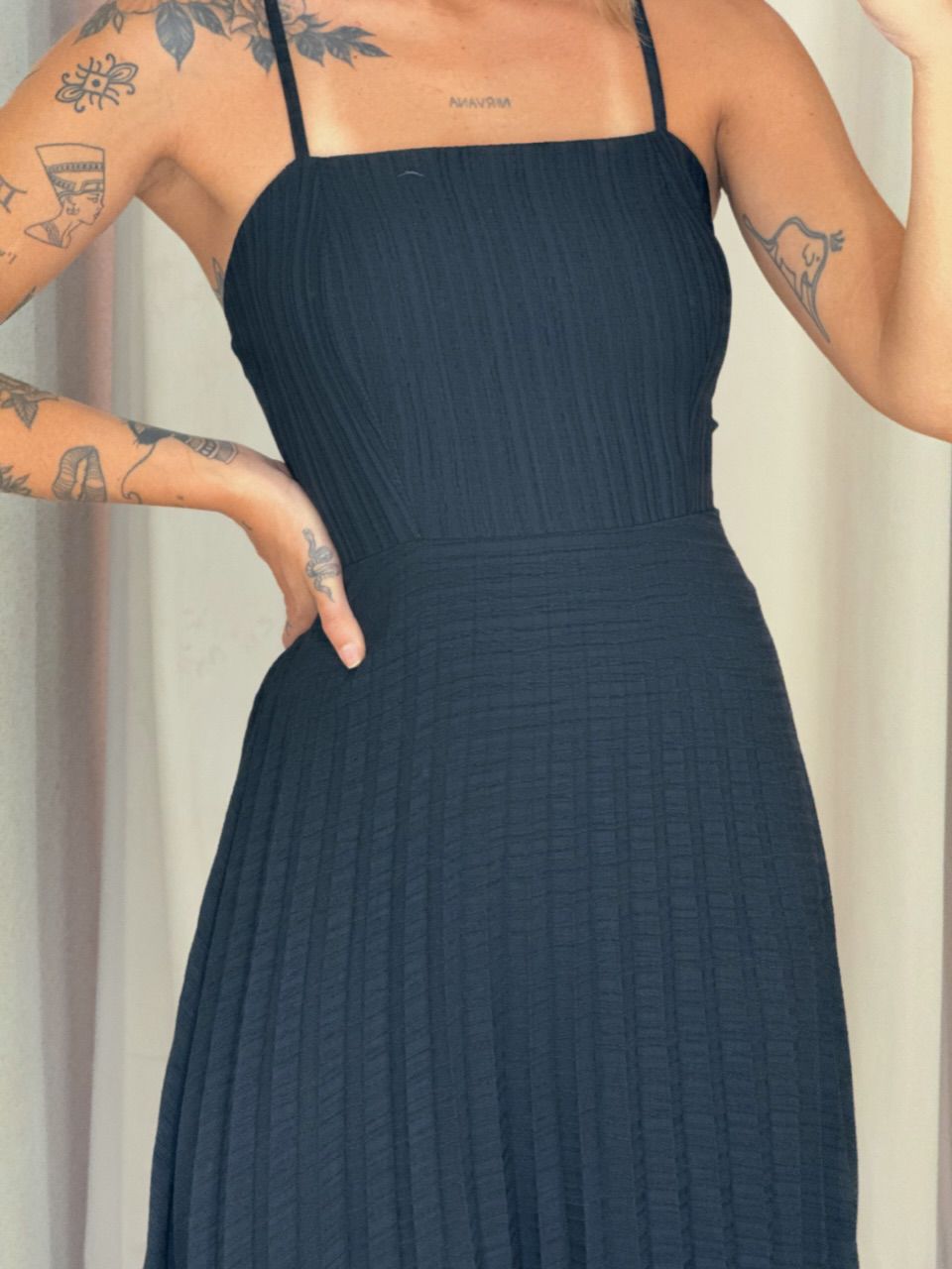 VESTIDO ALINE PLISSADO PRETO