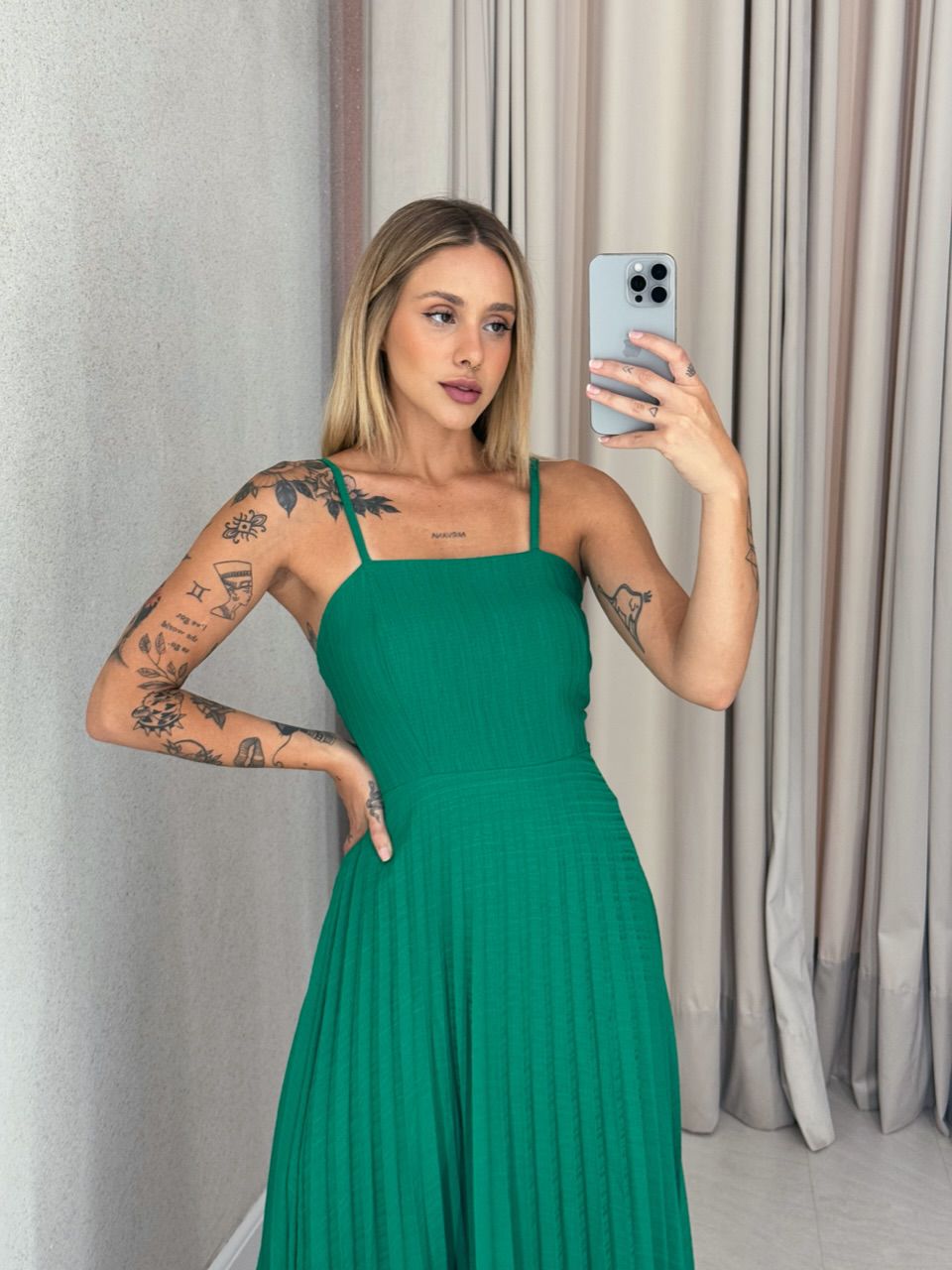 VESTIDO ALINE PLISSADO VERDE