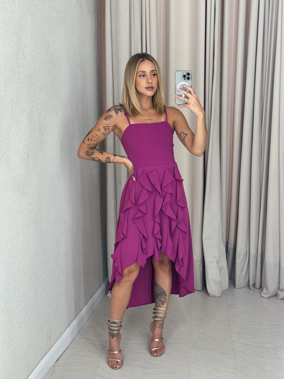VESTIDO TÁBATA BABADOS FUCSIA - 0058560120 - CAROLLA FERRARO