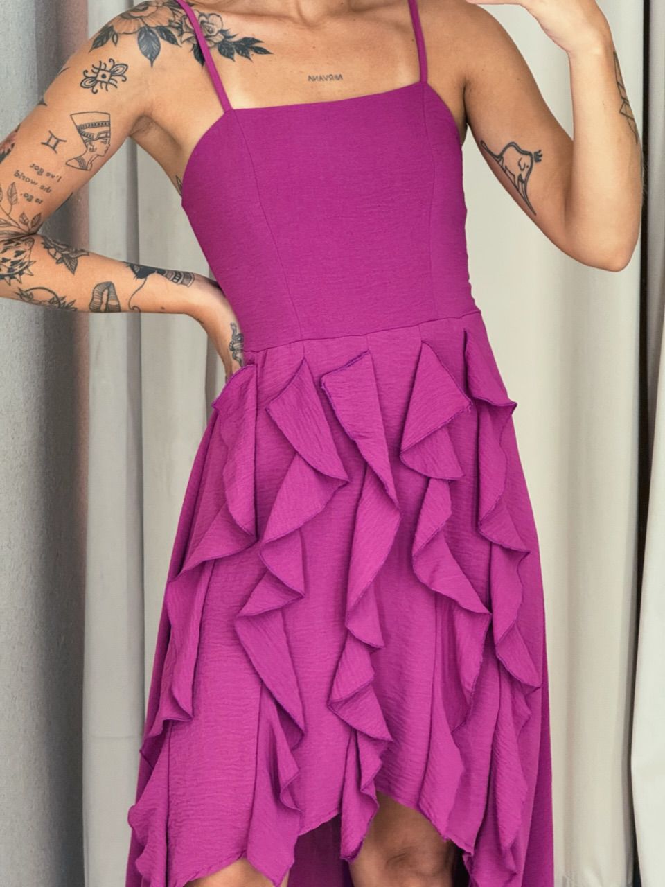 VESTIDO TÁBATA BABADOS FUCSIA