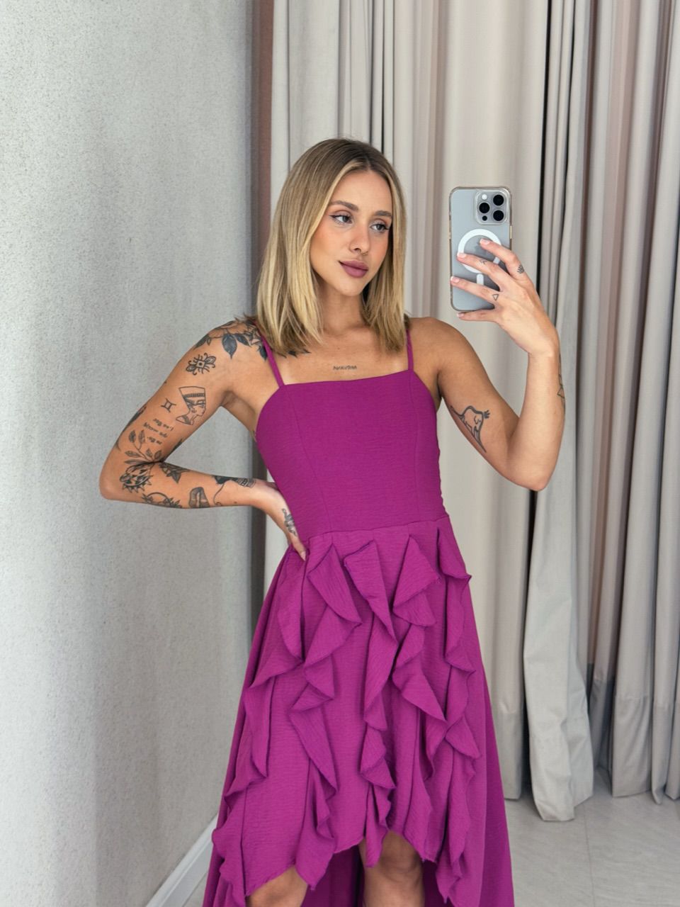 VESTIDO TÁBATA BABADOS FUCSIA