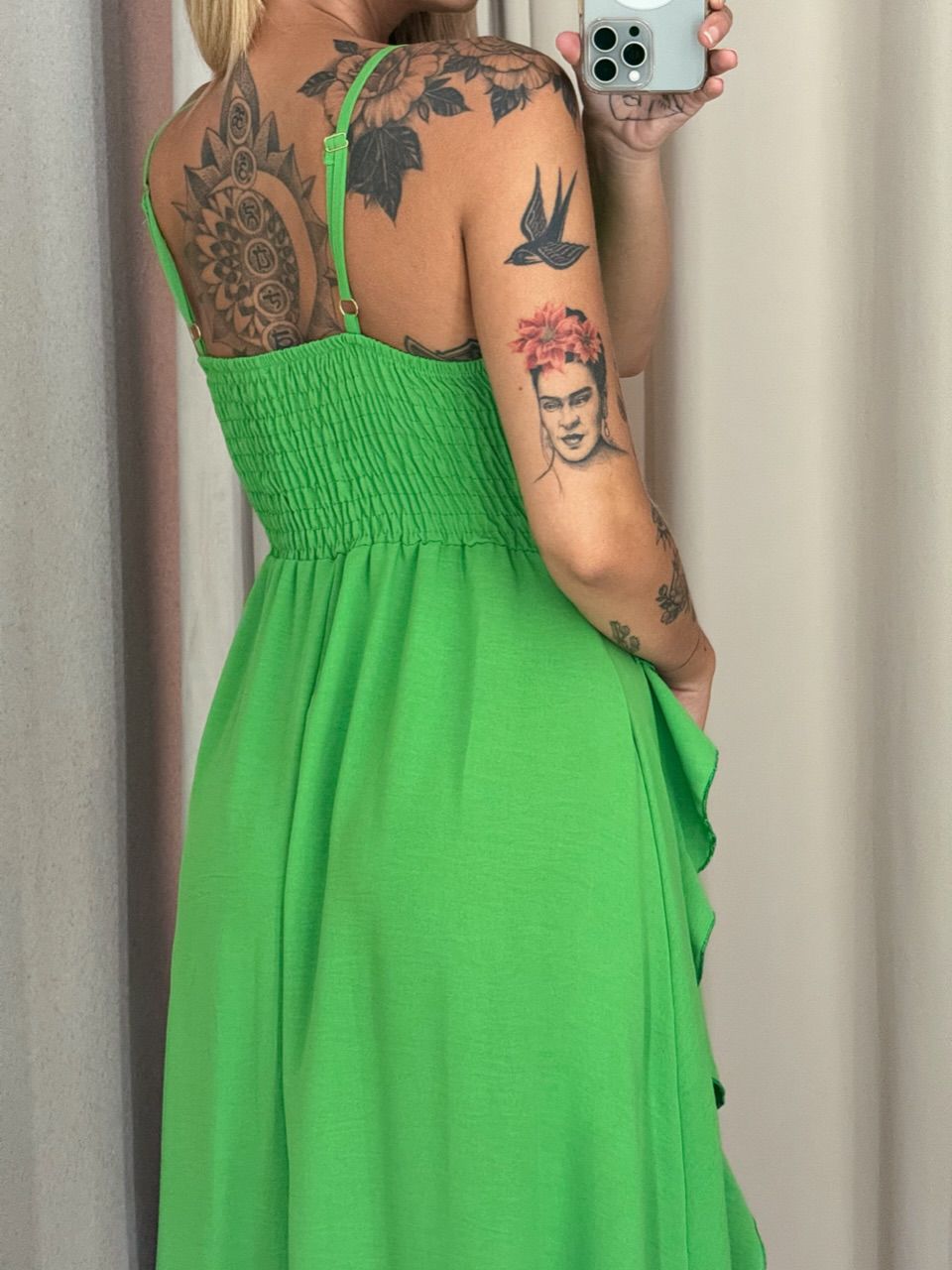 VESTIDO TÁBATA BABADOS VERDE