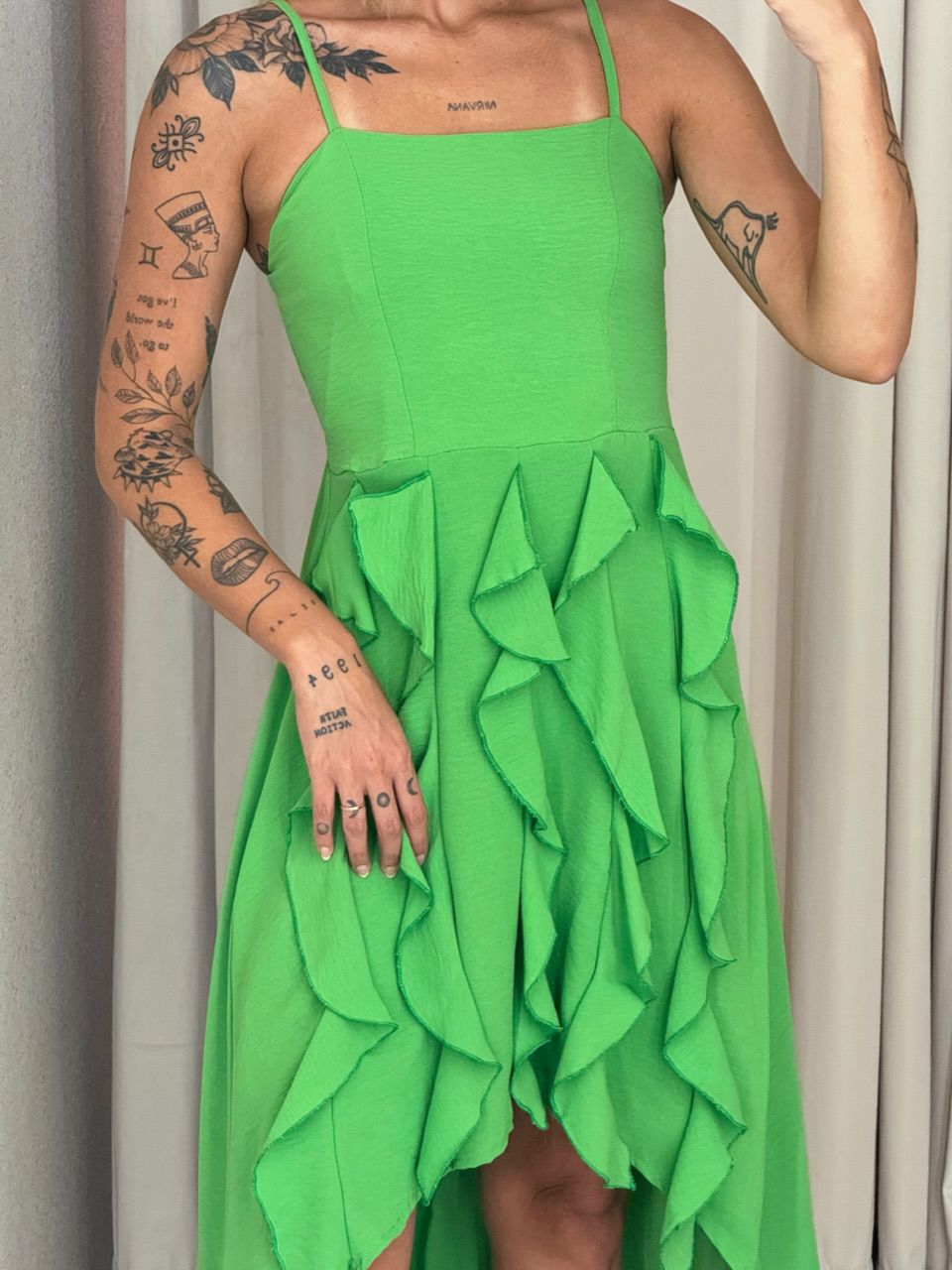 VESTIDO TÁBATA BABADOS VERDE