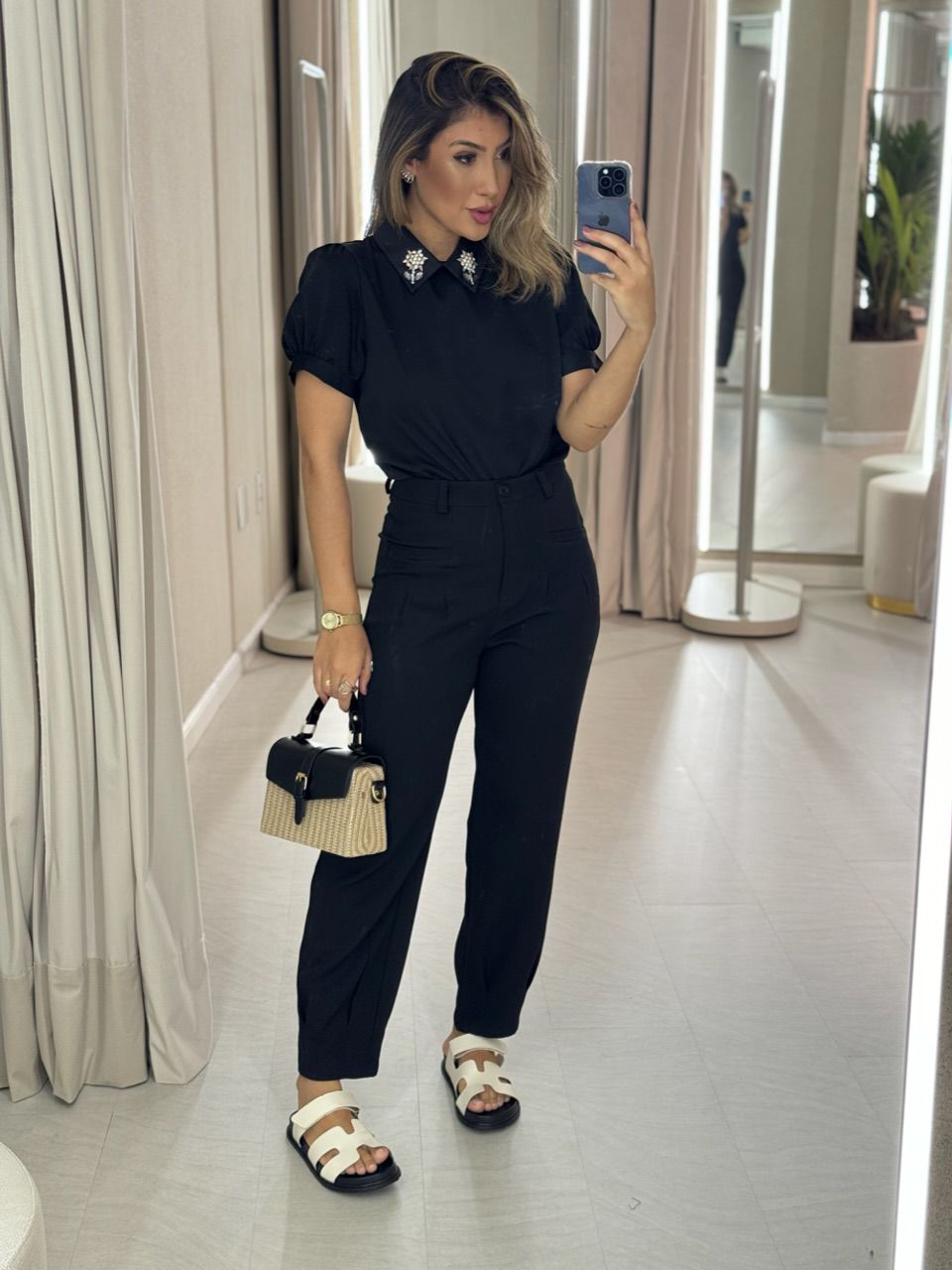 BLUSA GOLA BORDADA STRASS PRETA