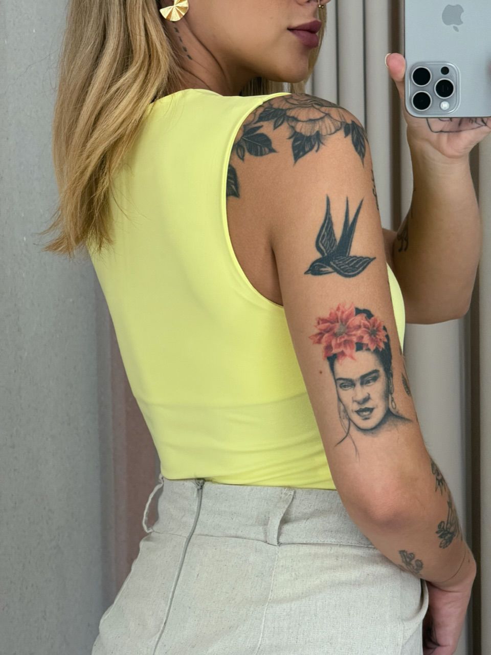 BODY JUDITE LISO AMARELO