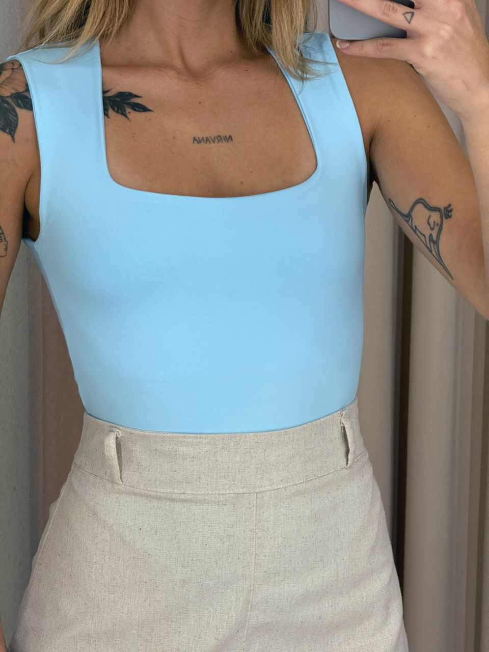 BODY JUDITE LISO AZUL