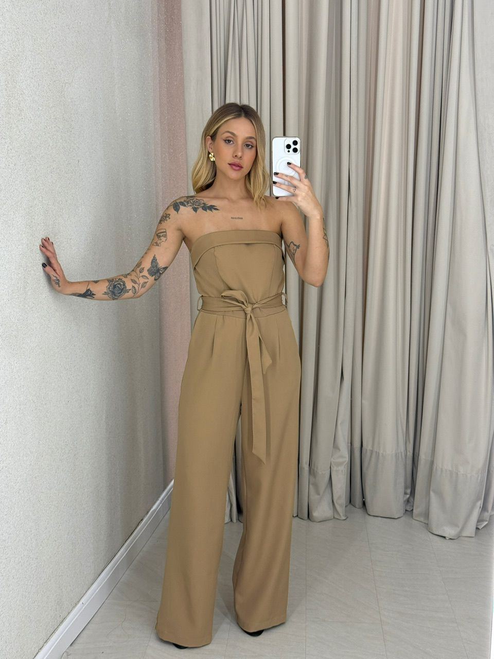 MACACÃO LAUANE TOMARA QUE CAIA NUDE