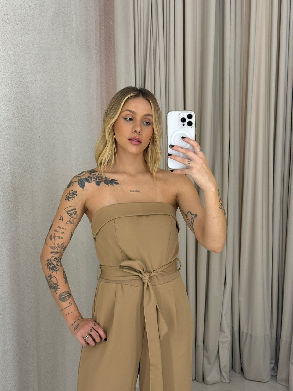 MACACÃO LAUANE TOMARA QUE CAIA NUDE