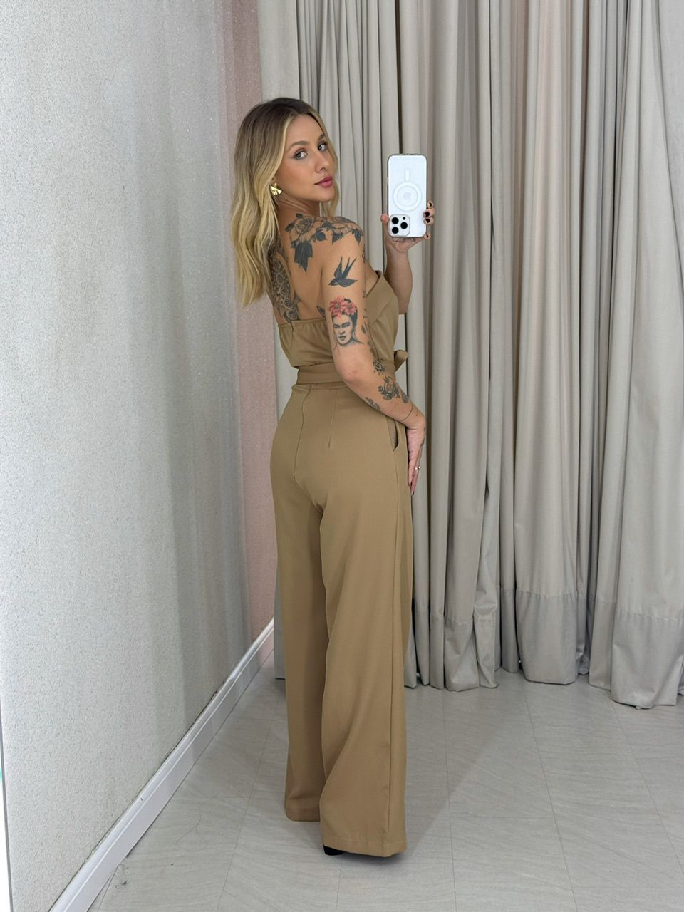 MACACÃO LAUANE TOMARA QUE CAIA NUDE
