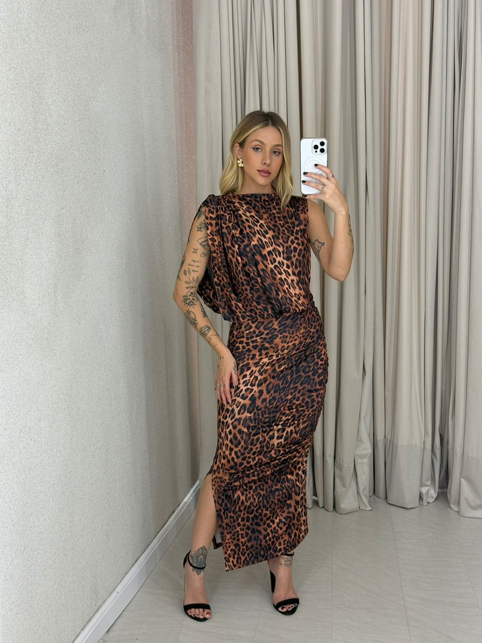 VESTIDO VIRGÍNIA DRAPEADO ONÇA - 0063500047 - CAROLLA FERRARO