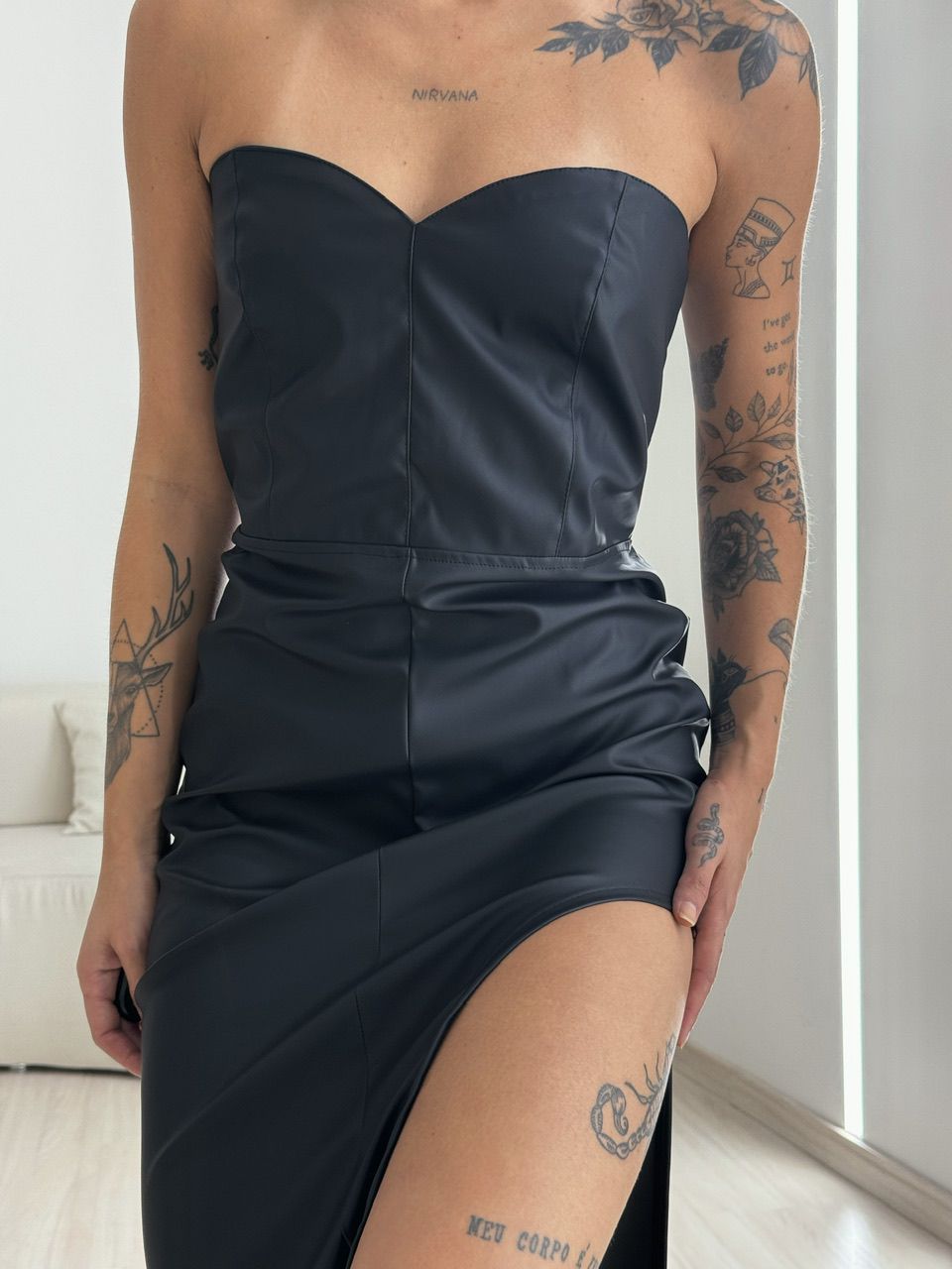 VESTIDO ASSIMÉTRICO COURINO PRETO