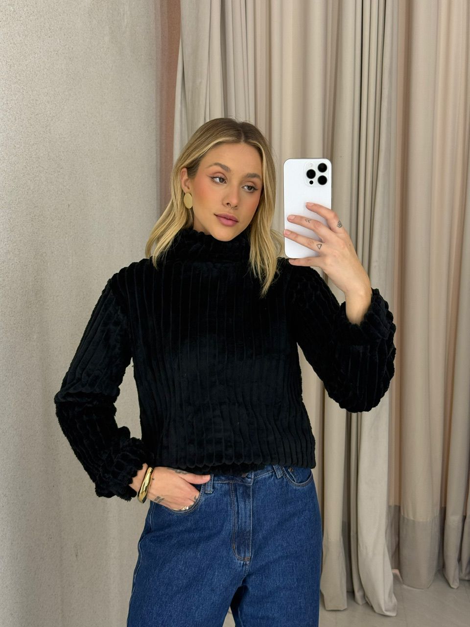 BLUSA LÚCIA PELINHOS PRETA
