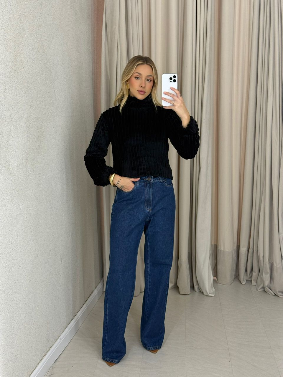 BLUSA LÚCIA PELINHOS PRETA