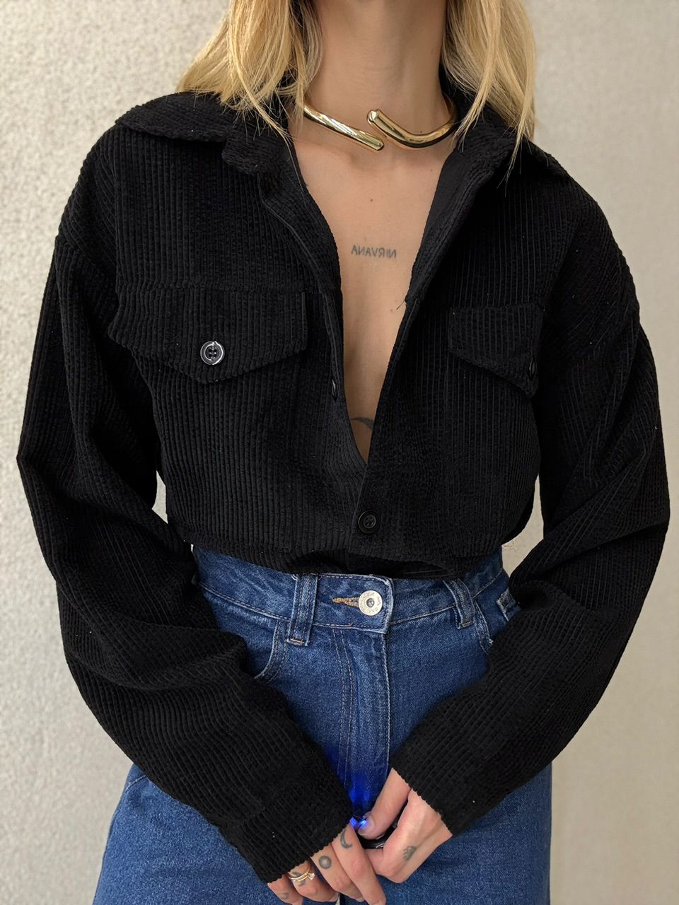 CAMISA CAETANA COTELÊ PRETA - 0064390033 - CAROLLA FERRARO