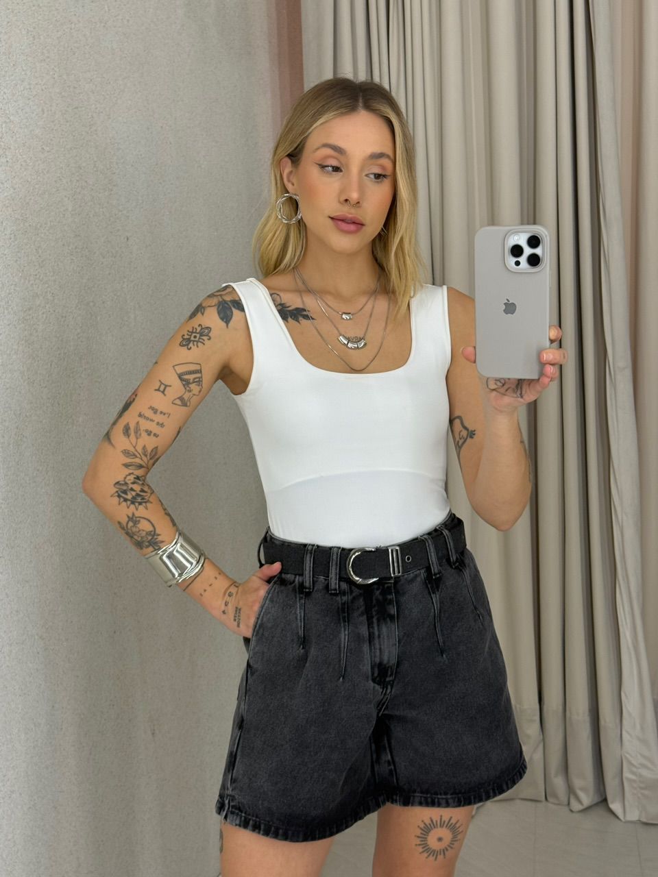 SHORT CAROLINA CINTO JEANS PRETO
