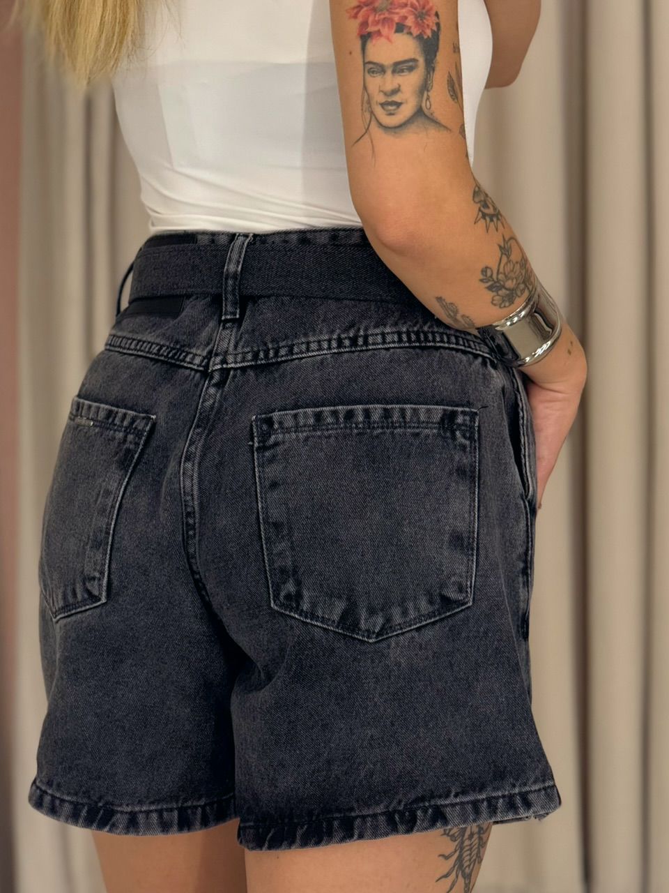 SHORT CAROLINA CINTO JEANS PRETO