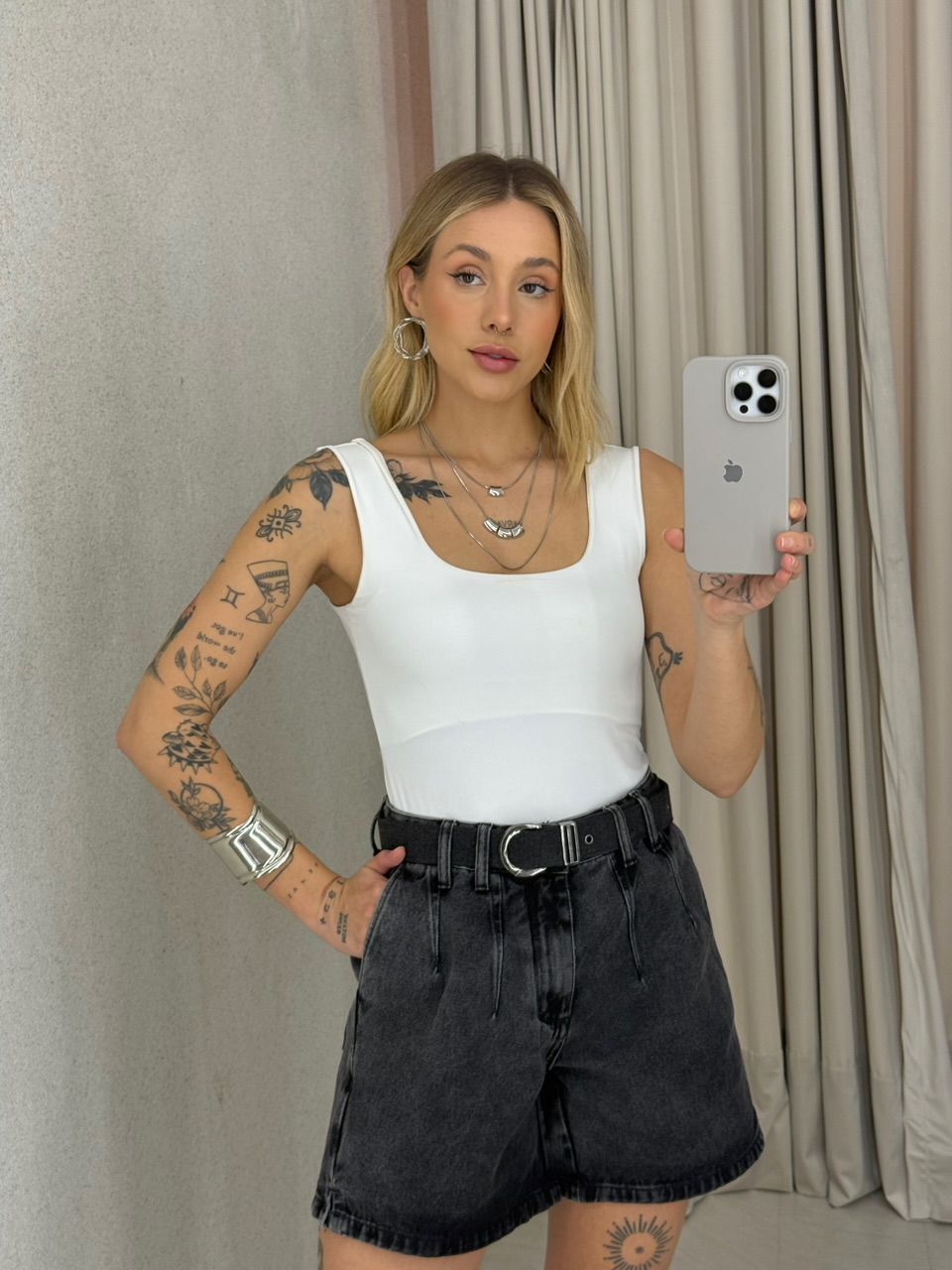 SHORT CAROLINA CINTO JEANS PRETO