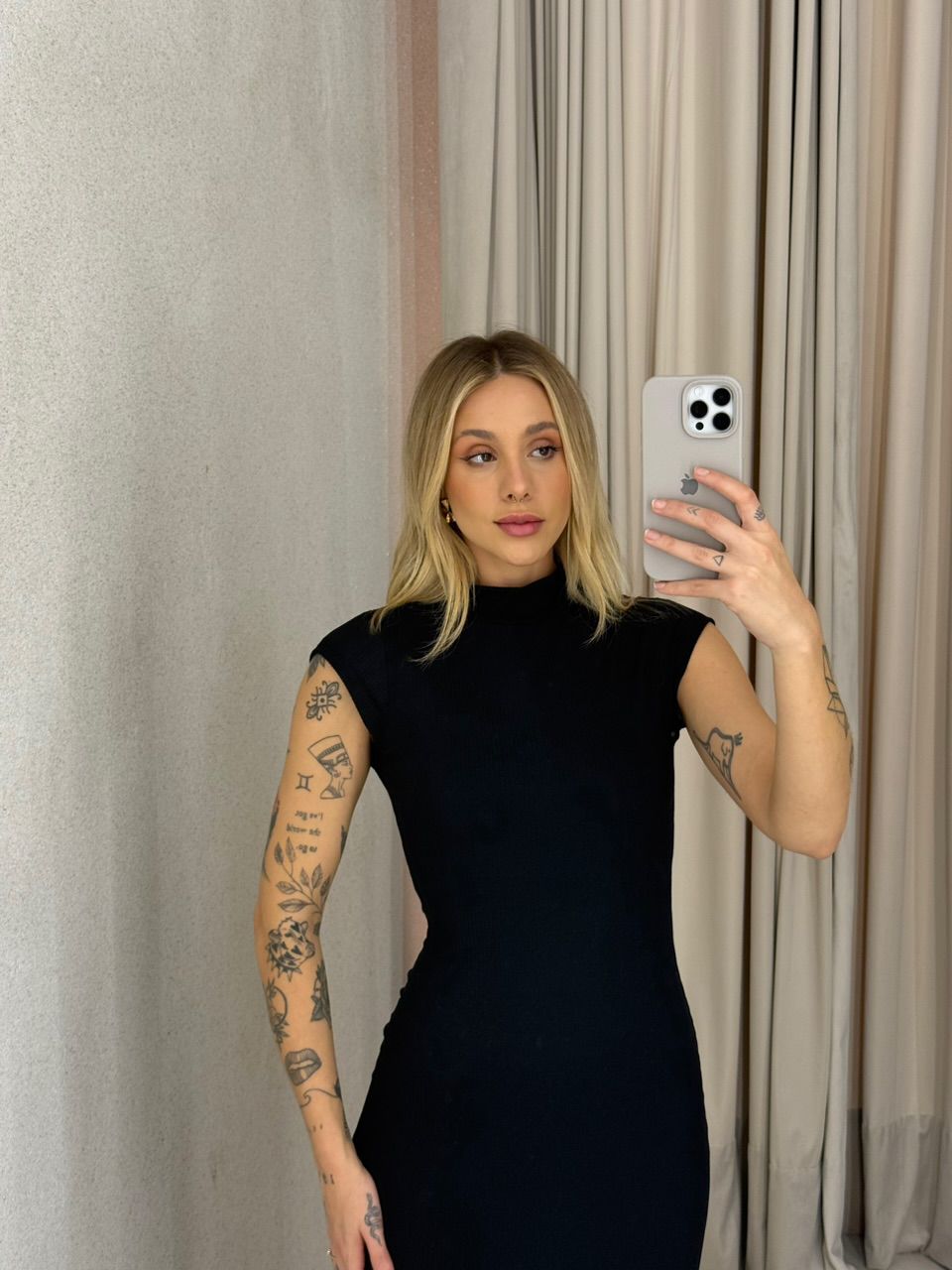 VESTIDO DENISE CANELADO PRETO