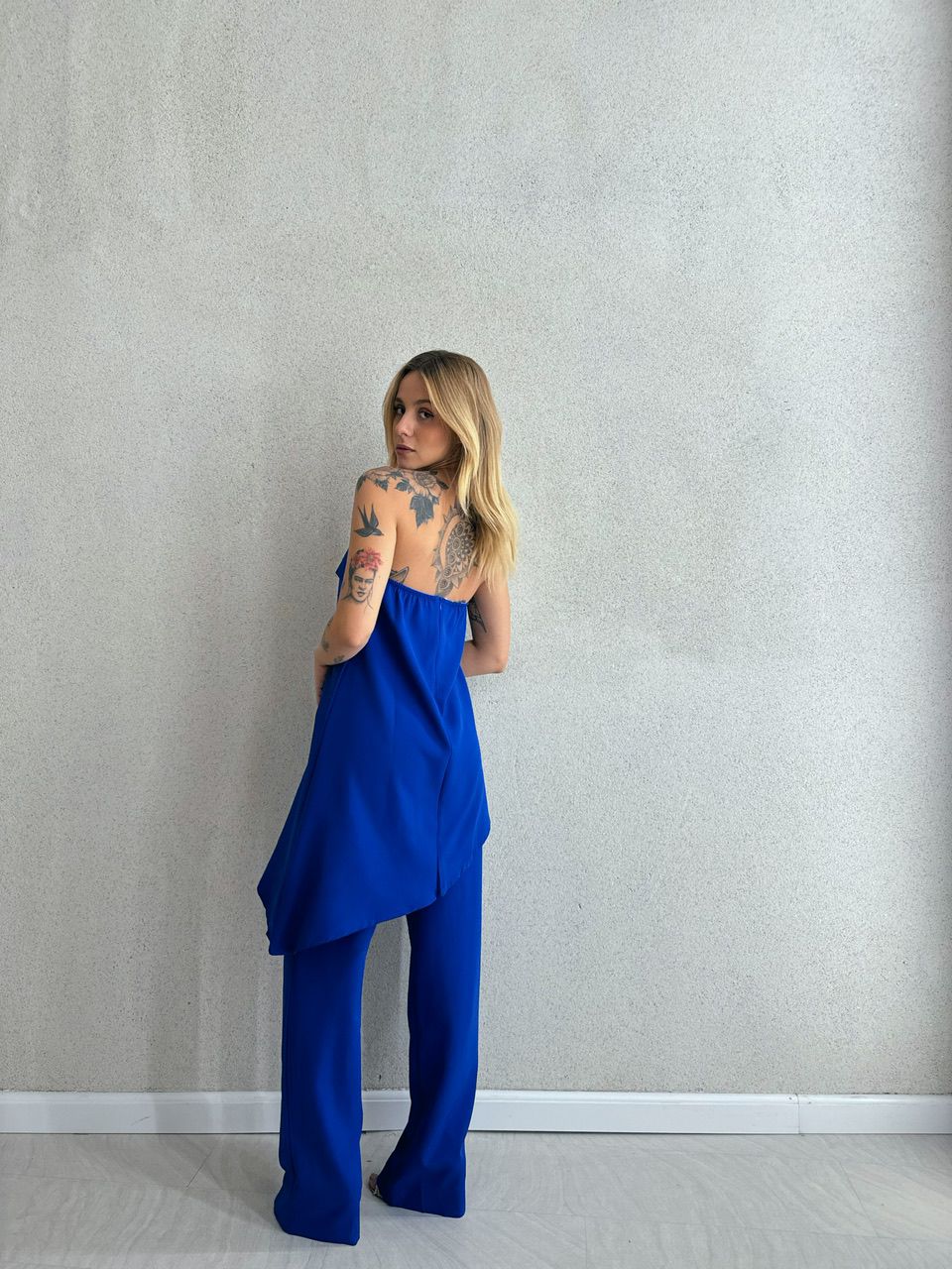 CONJUNTO MIRELLA BLUSA ASSIMÉTRICA AZUL