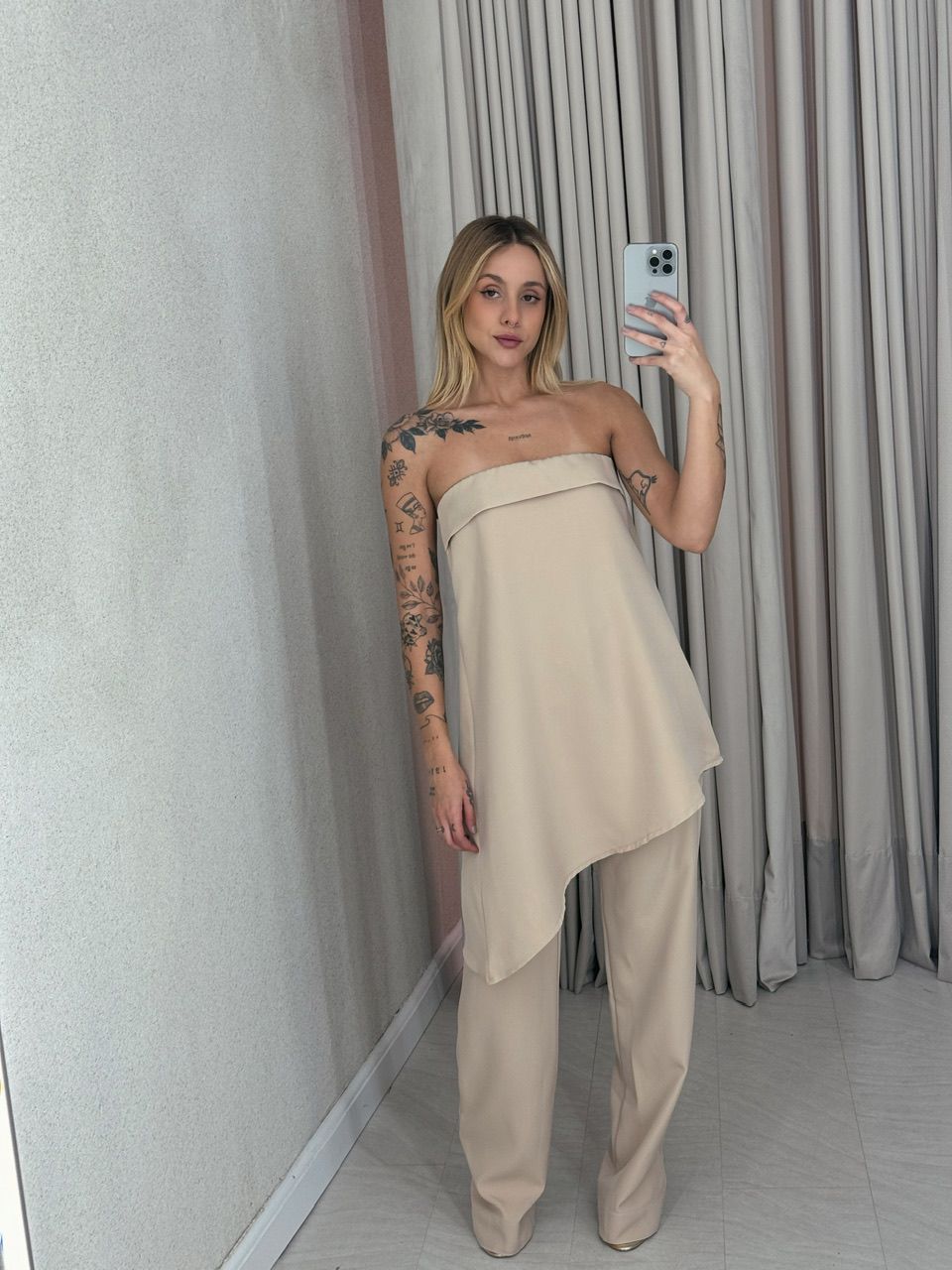 CONJUNTO MIRELLA BLUSA ASSIMÉTRICA BEGE