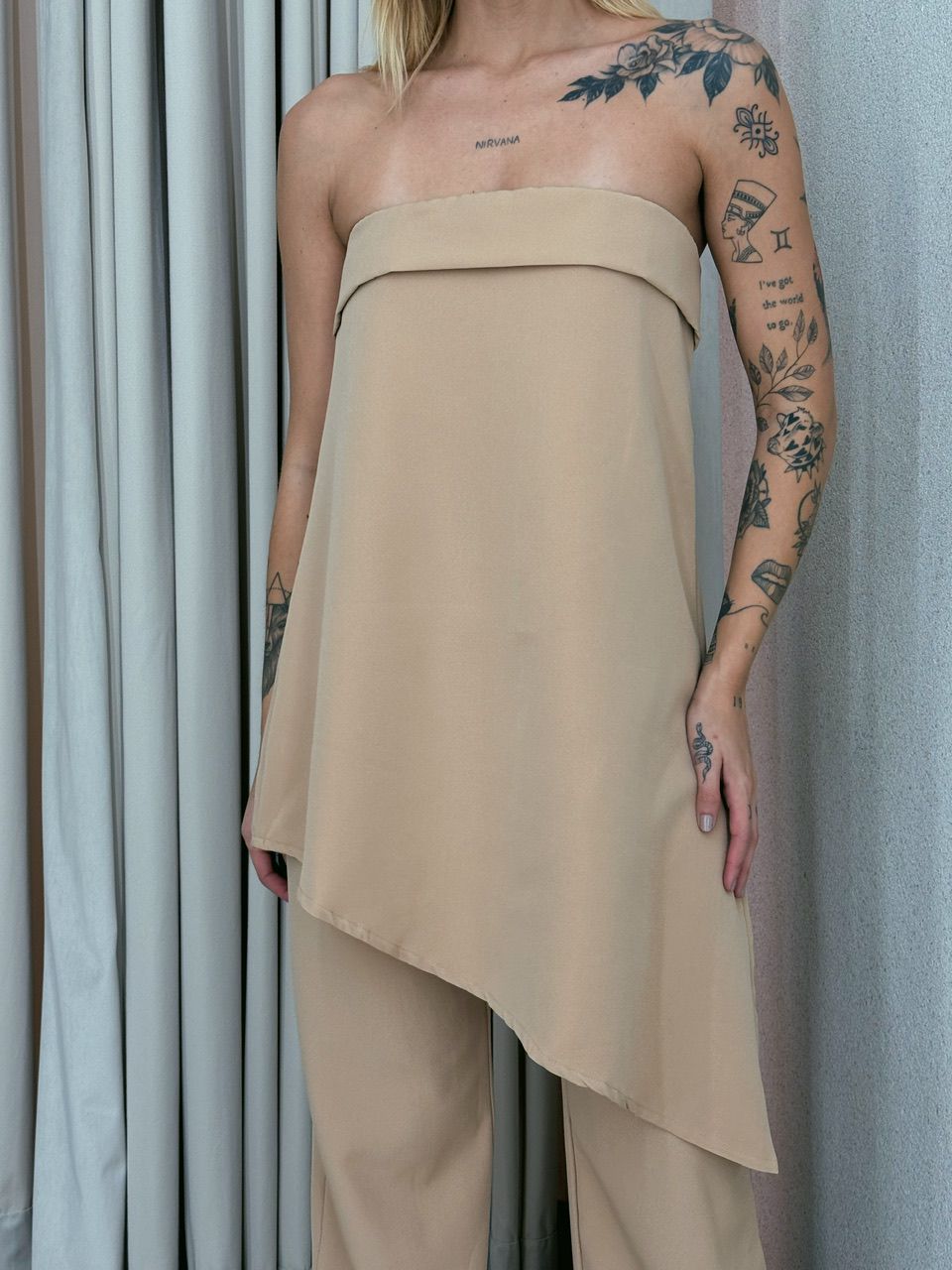 CONJUNTO MIRELLA BLUSA ASSIMÉTRICA NUDE